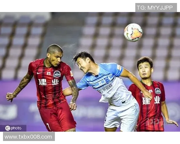 河南建业主场迎战广州富力双方全力争胜展现精彩对决